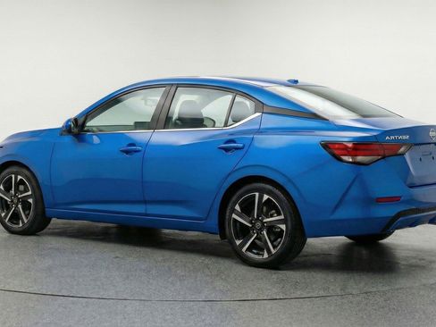 Used 2025 Nissan Sentra SV image 6