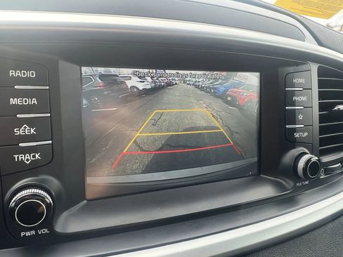 Used 2019 Kia Sorento LX image 19