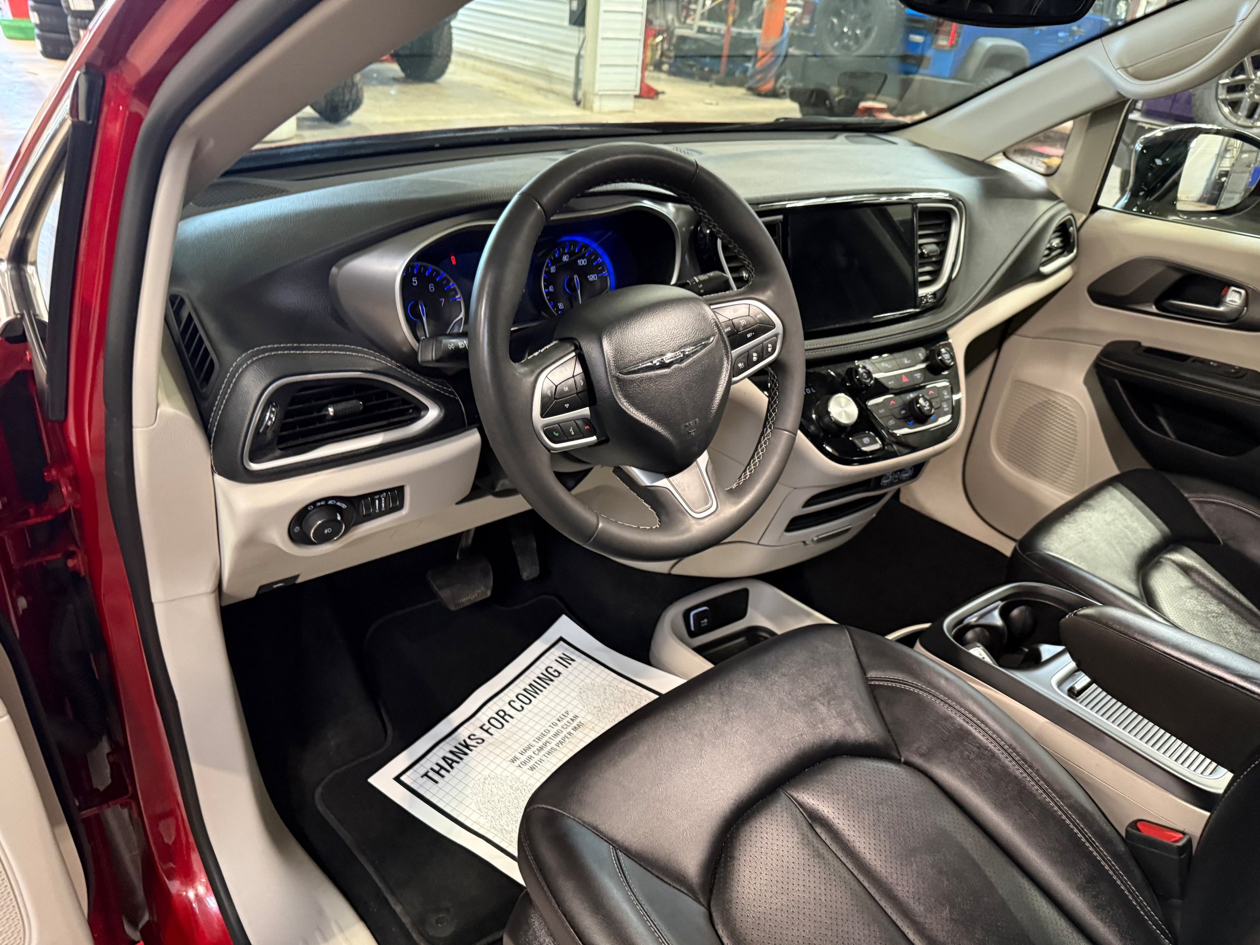 Certified 2024 Chrysler Pacifica Touring-L AWD/4WD image 36