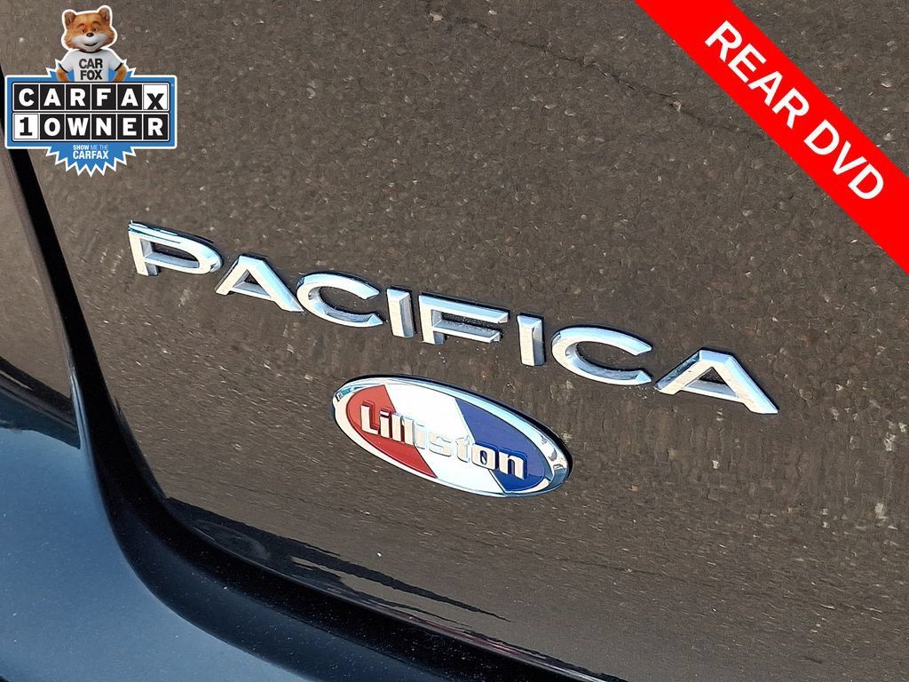 Used 2018 Chrysler Pacifica Touring-L FWD image 33