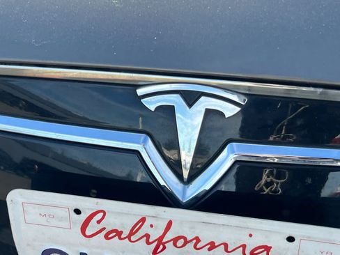 Used 2015 Tesla Model S 90D image 10