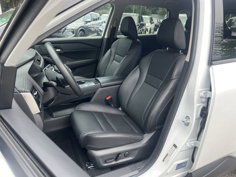 Certified 2026 Nissan Rogue SL FWD image 15