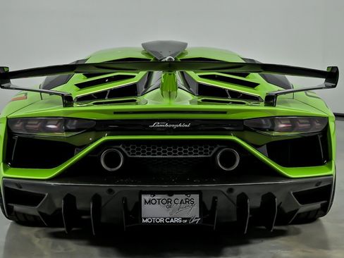 Used 2019 Lamborghini Aventador SVJ AWD/4WD image 12