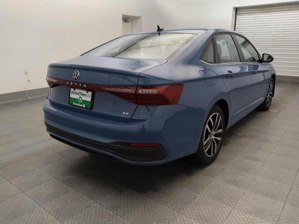 Used 2025 Volkswagen Jetta SE FWD image 9