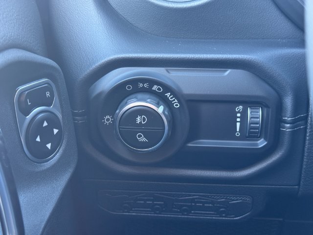 Certified 2025 Jeep Gladiator Mojave AWD/4WD image 23