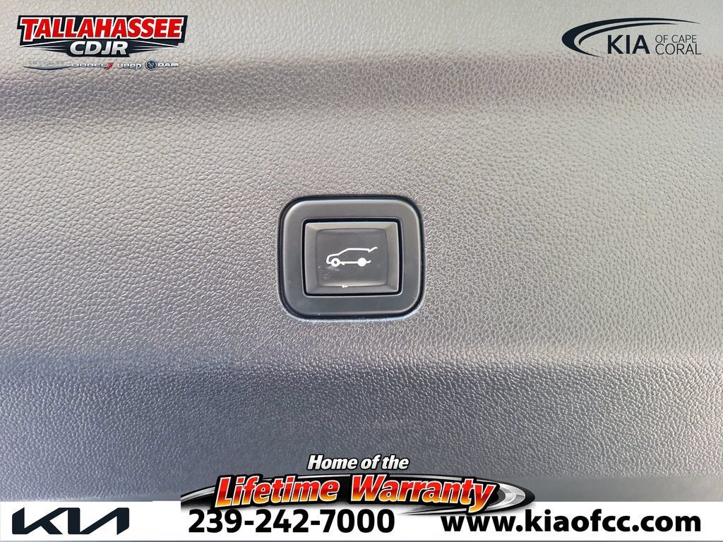 Used 2021 Cadillac Escalade Luxury RWD image 16