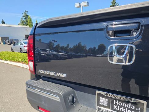 Used 2017 Honda Ridgeline Sport image 16
