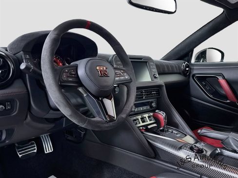 Used 2021 Nissan GT-R NISMO AWD/4WD image 9