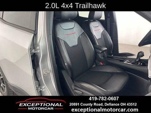 Used 2025 Jeep Compass Trailhawk AWD/4WD image 48