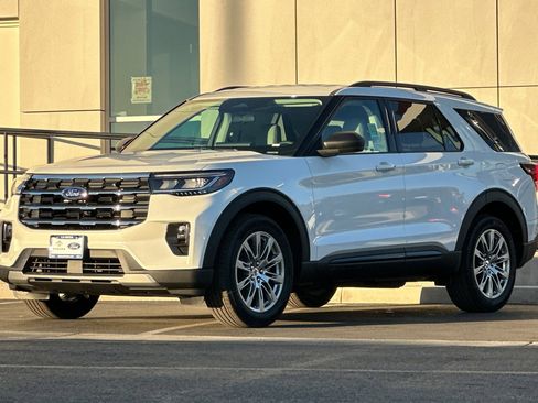 New 2026 Ford Explorer Active w/ Active Comfort Package image 7