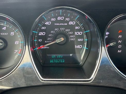 Used 2010 Ford Taurus Limited FWD image 8
