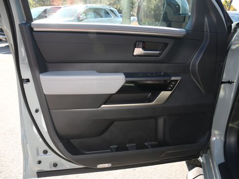 Used 2025 Toyota Tundra Limited image 9