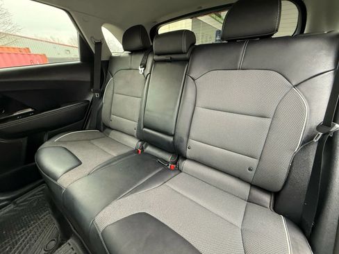 Used 2022 Kia Niro EX w/ Cold Weather Package image 15
