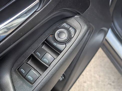 Used 2020 Chevrolet Equinox LT w/ Sport Edition FWD image 8