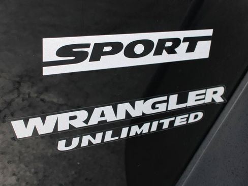 Used 2015 Jeep Wrangler Unlimited Sport AWD/4WD image 11