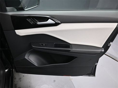 Certified 2025 Volkswagen Taos S image 33