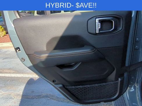 Used 2025 Jeep Wrangler Unlimited Sahara image 25