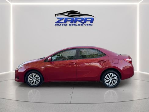 Used 2018 Toyota Corolla LE FWD image 3