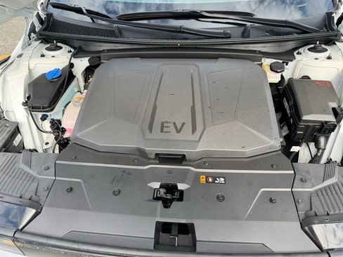 New 2025 Hyundai Ioniq 5 SEL image 10