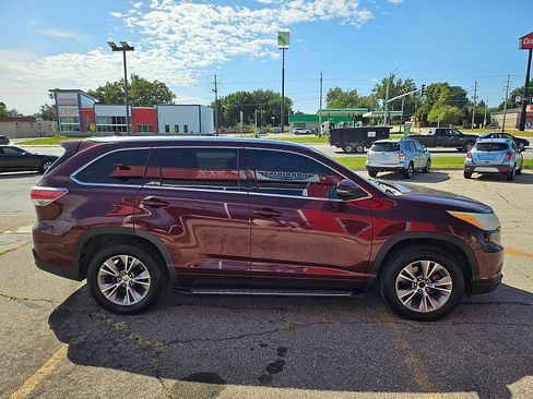 Used 2014 Toyota Highlander XLE FWD image 6