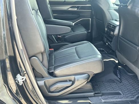 Used 2024 Jeep Wagoneer Series II w/ Convenience Group I AWD/4WD image 16