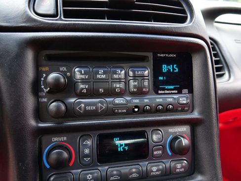 Used 2001 Chevrolet Corvette Convertible w/ Preferred Equipment Group2 image 38