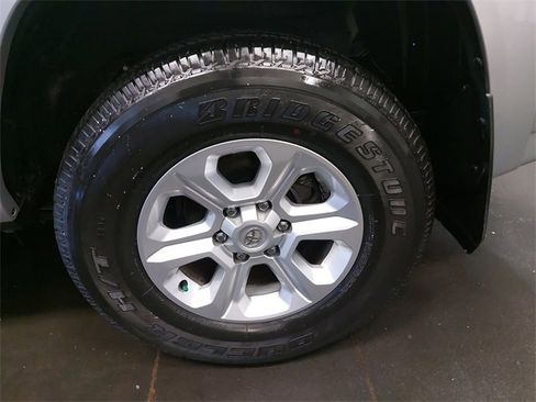 Used 2022 Toyota 4Runner SR5 Premium image 32