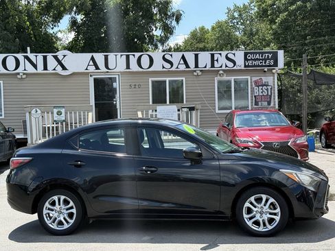 Used 2018 Toyota Yaris iA FWD image 2