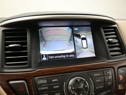 Used 2017 Nissan Pathfinder Platinum FWD image 4