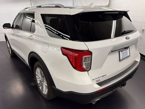 Used 2023 Ford Explorer Limited w/ Equipment Group 301A AWD/4WD image 3
