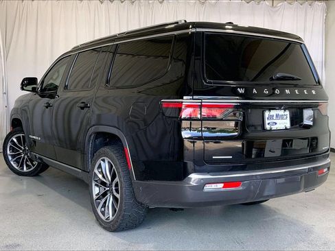 Used 2022 Jeep Wagoneer Series III w/ Premium Group I AWD/4WD image 5