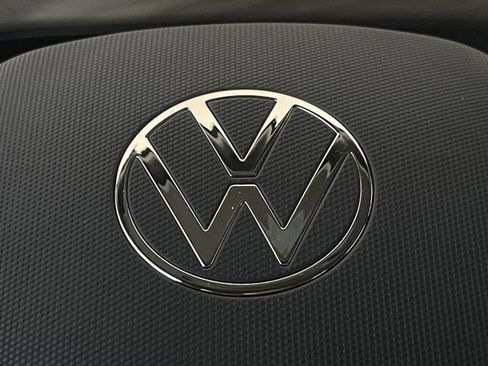 Used 2025 Volkswagen Atlas SE FWD image 12