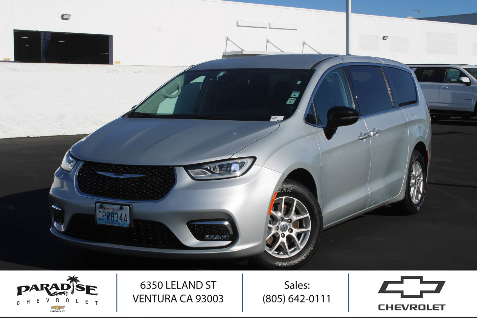 Used 2024 Chrysler Pacifica Touring-L FWD image 1