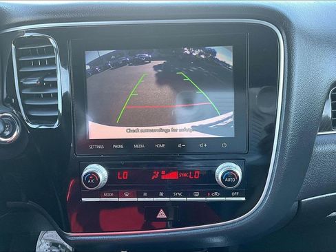 Used 2020 Mitsubishi Outlander LE AWD/4WD image 21