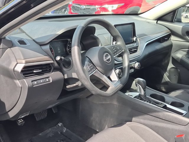 Used 2025 Nissan Altima 2.5 SV FWD image 15