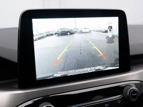 Used 2021 Ford Escape Titanium image 4