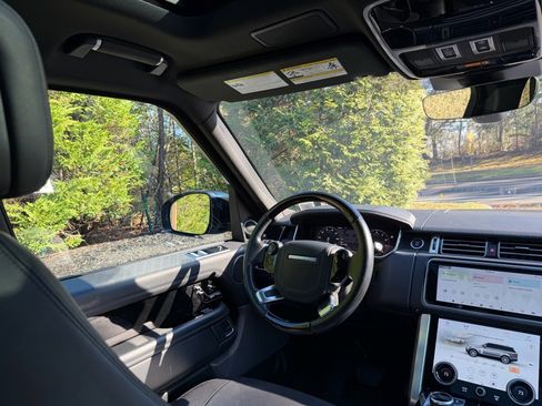 Used 2020 Land Rover Range Rover HSE image 14