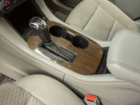 Used 2018 GMC Acadia SLE image 10