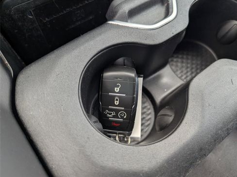 Used 2019 RAM 1500 Laramie image 19