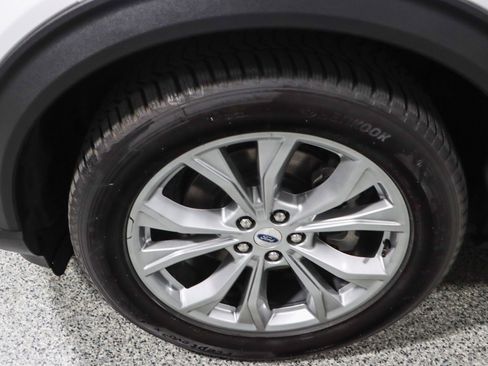 Used 2023 Ford Explorer Limited image 11