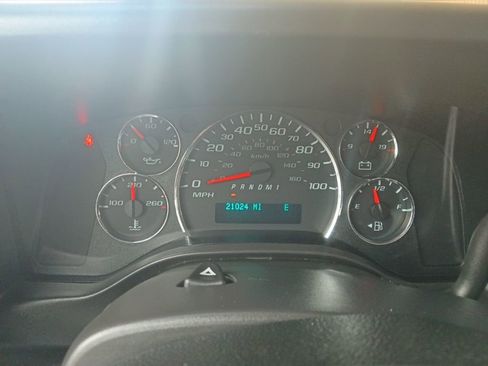Used 2025 Chevrolet Express 3500 LT w/ LT Preferred Equipment Group RWD image 2