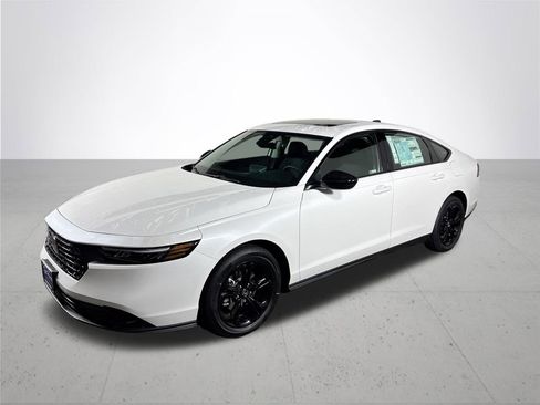 New 2025 Honda Accord SE image 2