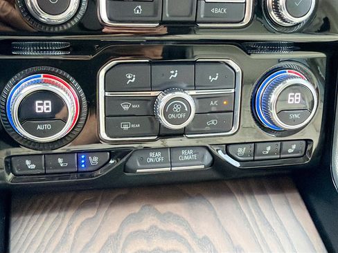 Used 2023 GMC Yukon Denali AWD/4WD image 16