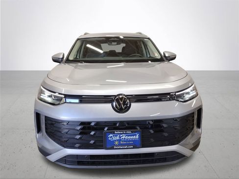 New 2025 Volkswagen Tiguan SE image 3
