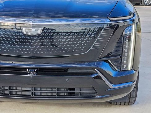 New 2026 Cadillac Vistiq Sport w/ LPO, Floor Liner Package image 6