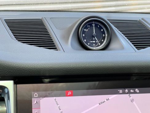 Certified 2025 Porsche Macan image 22