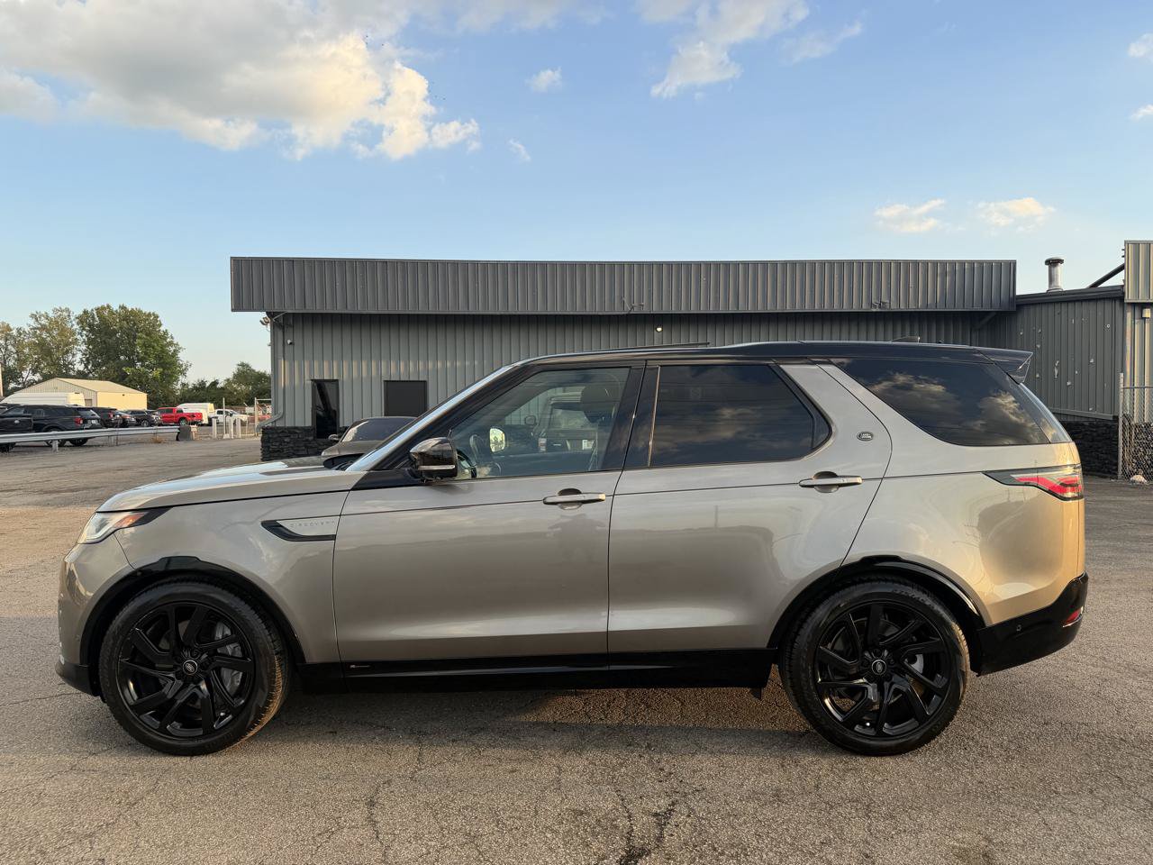 Used 2022 Land Rover Discovery HSE R-Dynamic AWD/4WD image 8