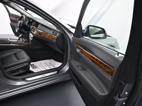 Used 2015 BMW 740i RWD image 22