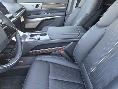 New 2026 Cadillac Vistiq Luxury image 8