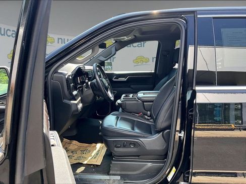 Used 2025 GMC Sierra 1500 SLT AWD/4WD image 12